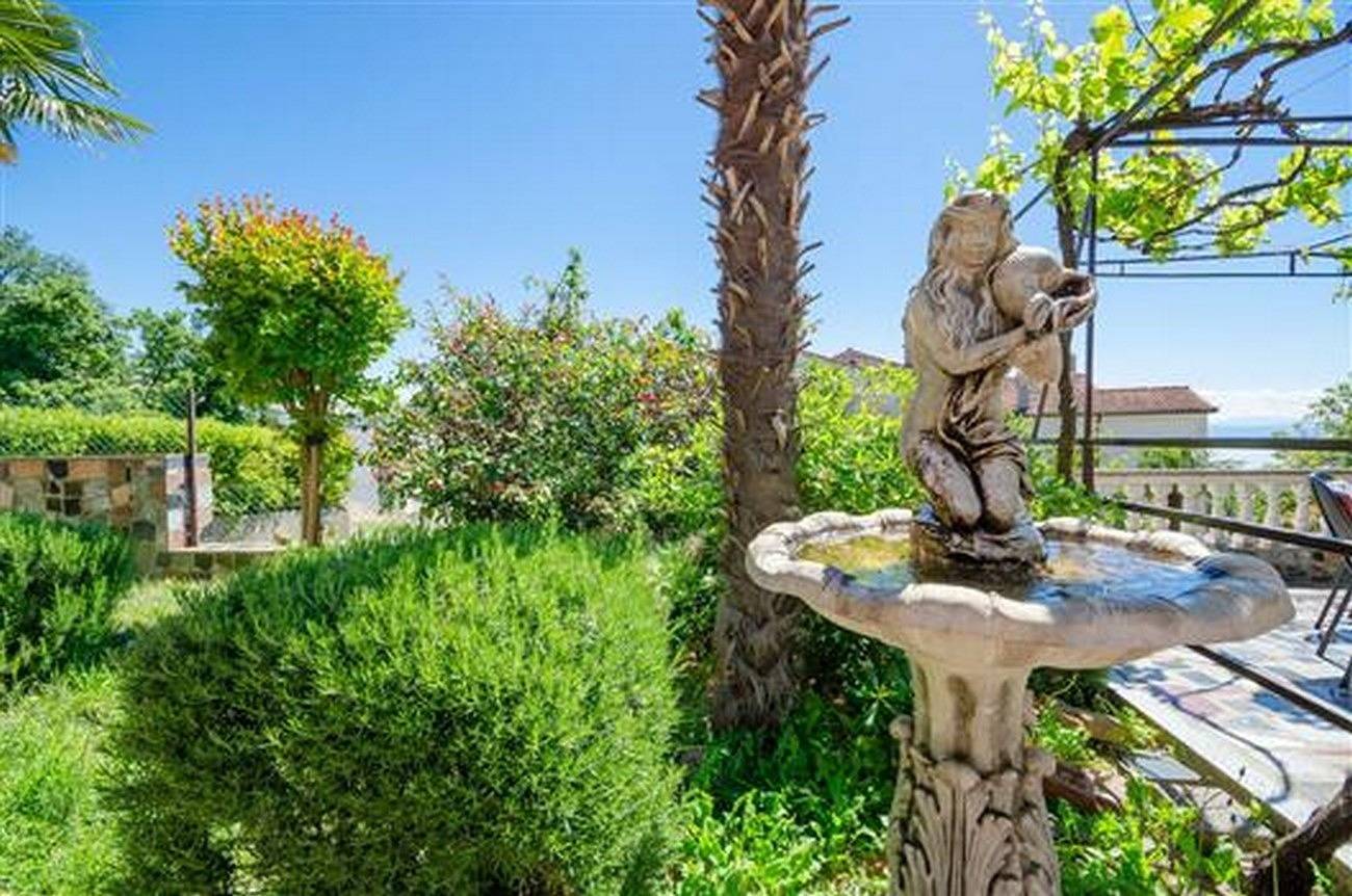 Entire apartment, One bedroom apartment with terrace and sea view Lovran, Opatija A-23701-a in Lovran, Opatija Riviera