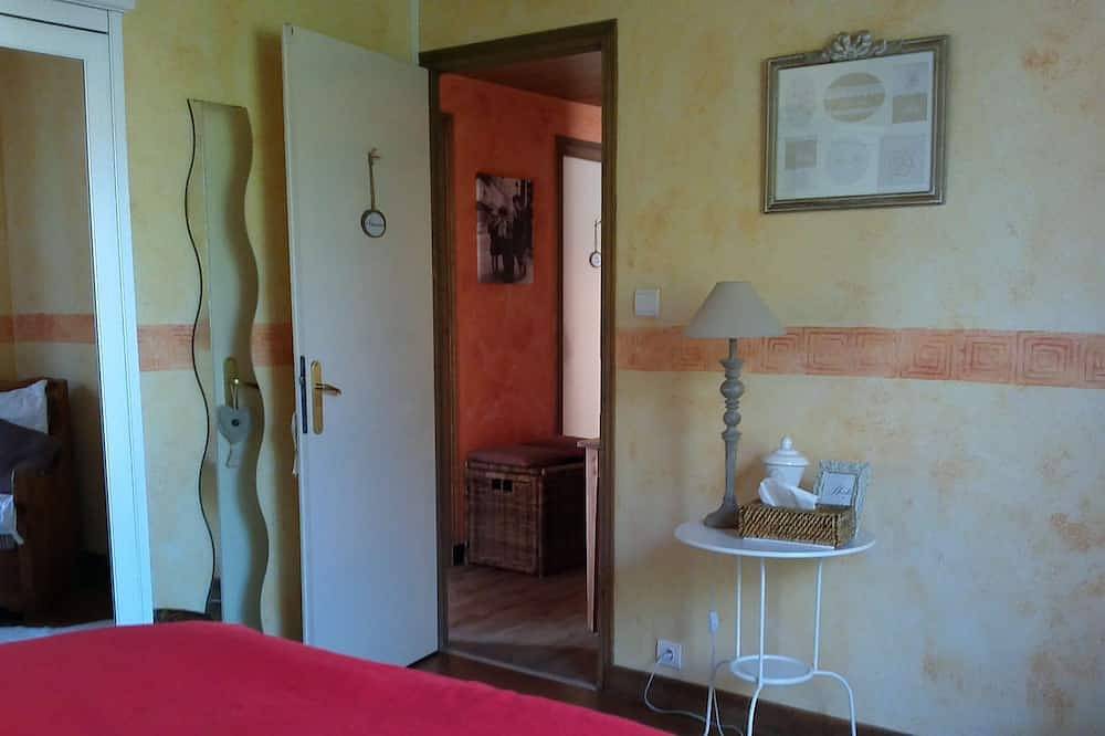 Entire apartment, Longère house only for you, 3 stars, sleeps 4, quiet location in Magny-lès-Aubigny, Beaune region