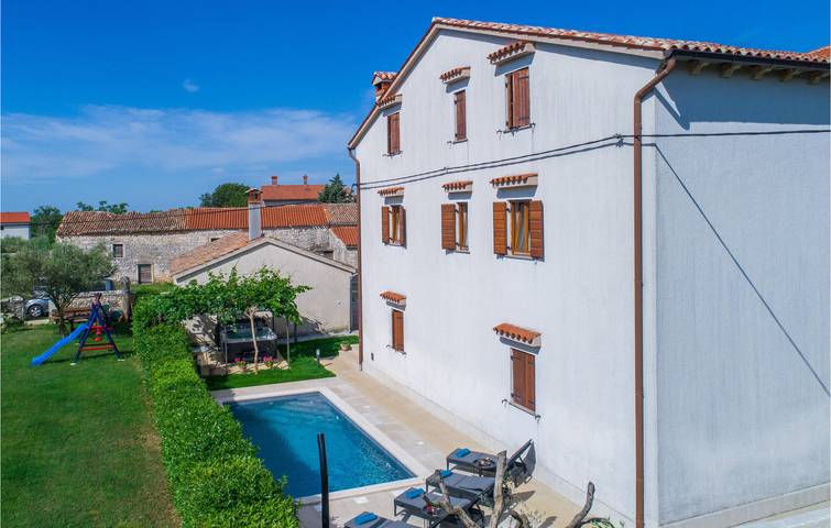 Ferienhaus für 6 Personen, mit Terrasse und Pool - 1