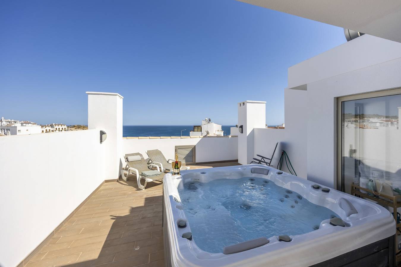 Ganze Wohnung, Burgau Beach Apartment in Praia do Burgau, Naturpark Südwest-Alentejo und Costa Vicentina