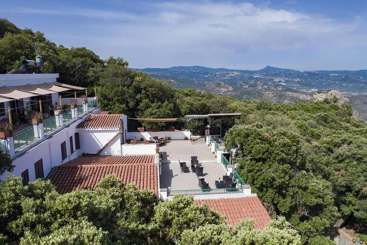Hôtel pour 4 personnes, avec Terrasse et Jardin à Oliena