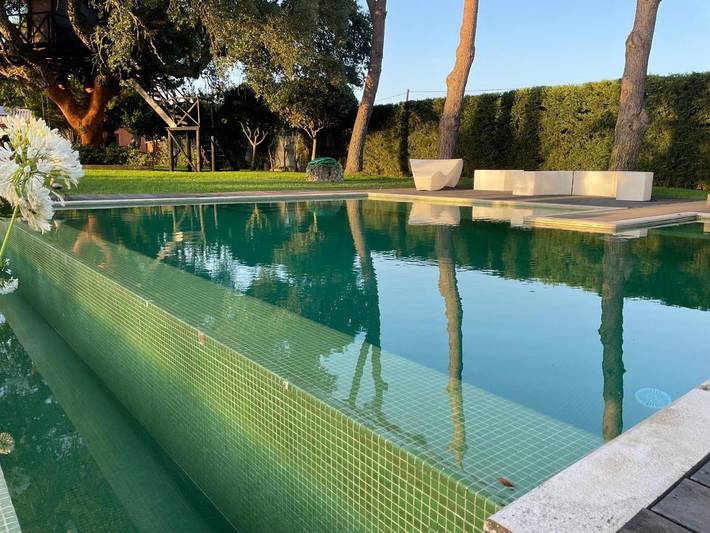 Location de vacances pour 4 personnes, avec Terrasse ainsi que Jardin et Piscine dans Santo Estevão
