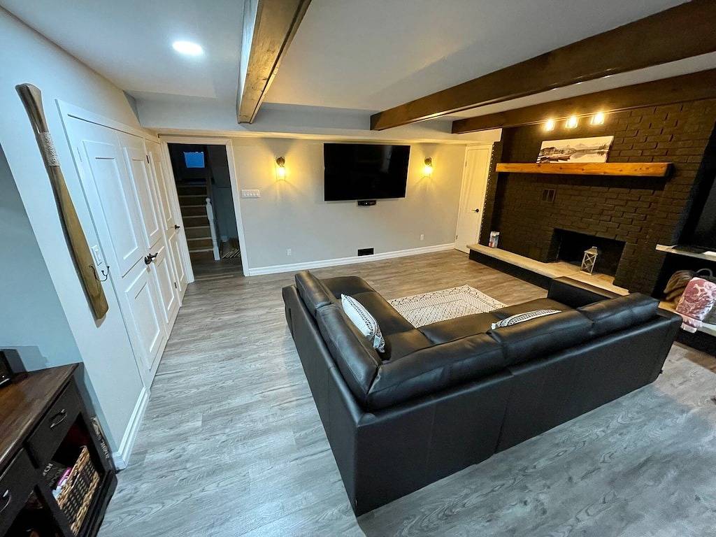 Cabin Rentals And Lodges for 14 Guests in Kawartha Lakes