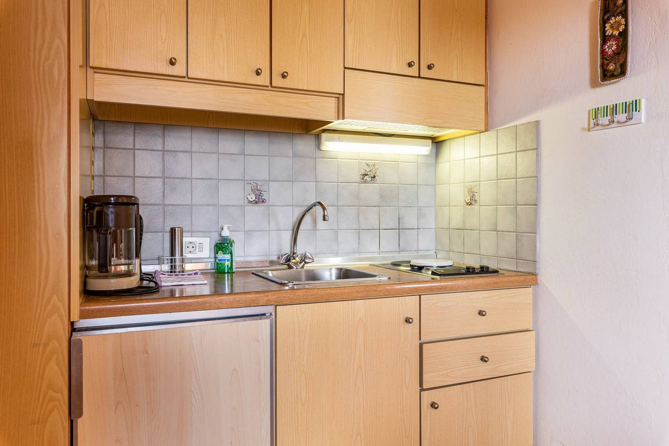 Appartamento intero, Appartamento 'Adang Ferienwohnung Fernblick' con vista sulle montagne, giardino in comune e Wi-Fi in Comune di Tirolo, Val Passiria