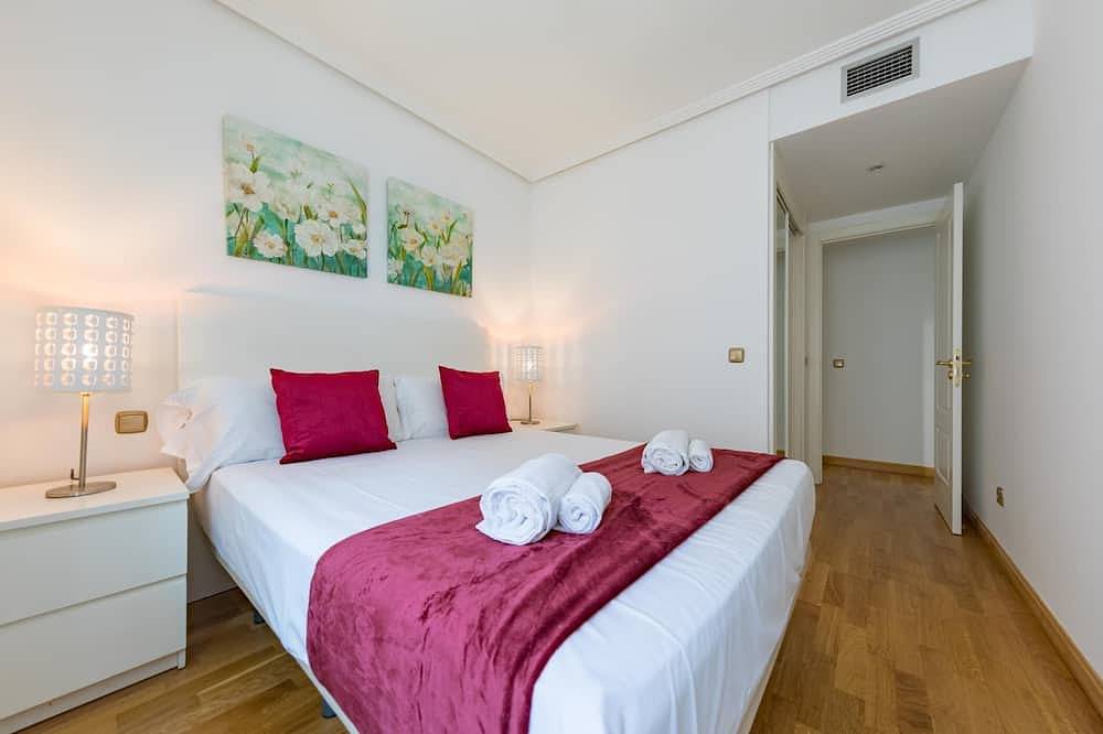 Entire apartment, Las Tablas - 2 Bedrooms with terrace in Punto de Atención al Ciudadano, Madrid