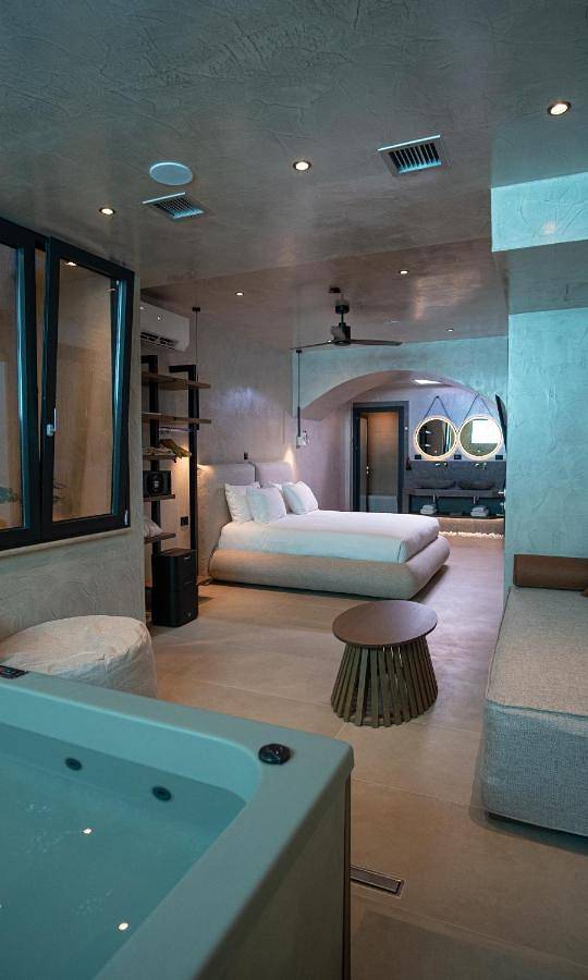 Royal Hotel and Suites in Polychrono, Cassandra