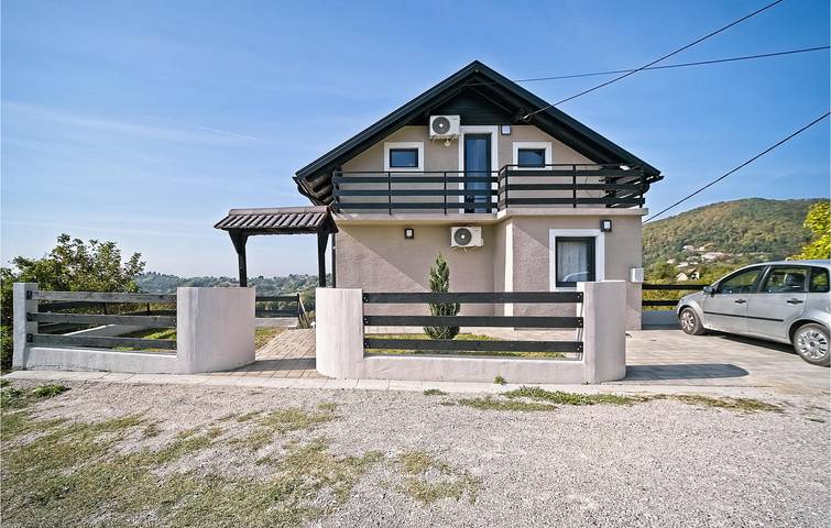 Ferienhaus für 8 Personen, mit Terrasse und Ausblick sowie Garten