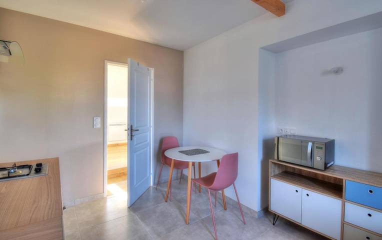 Gîte pour 2 personnes, avec Terrasse ainsi que Jardin et Vue à Ploubezre - 4