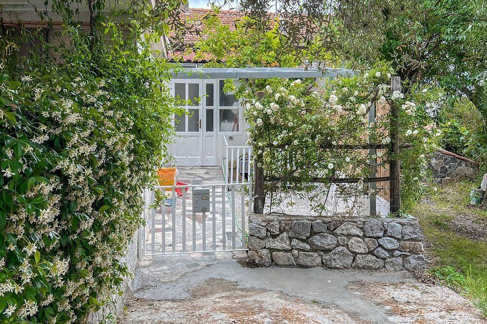 Ganze Wohnung, Wunderschöne 2-Zimmer-Wohnung in Scario in San Giovanni a Piro, Cilento