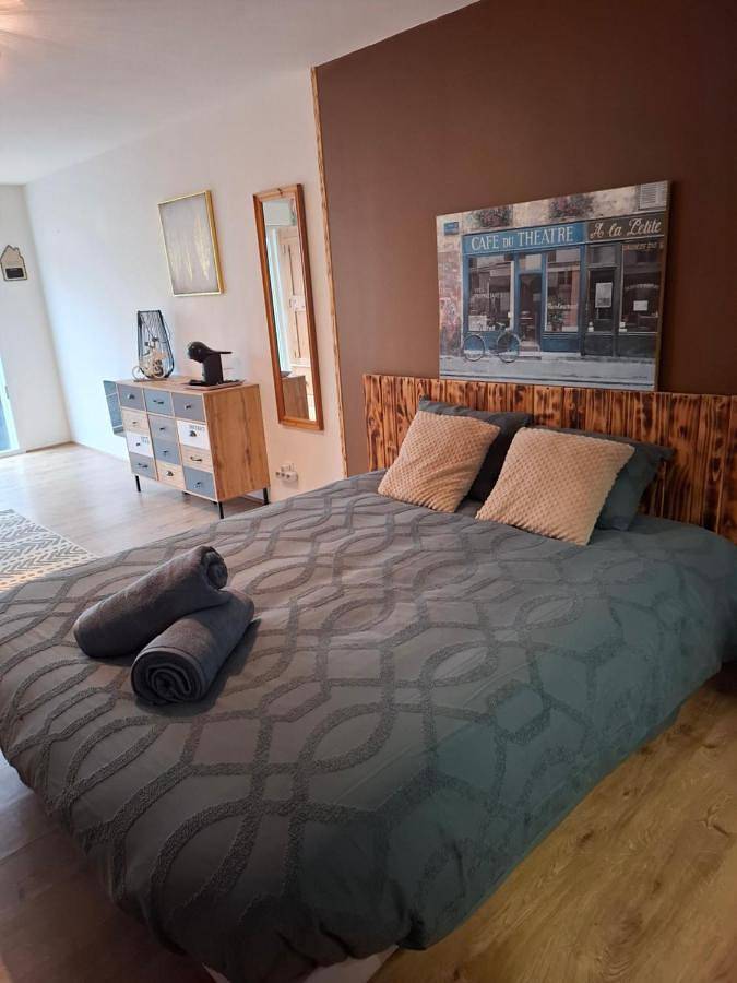 Chambre d’hôte pour 2 personnes, avec Terrasse ainsi que Jardin et Piscine
