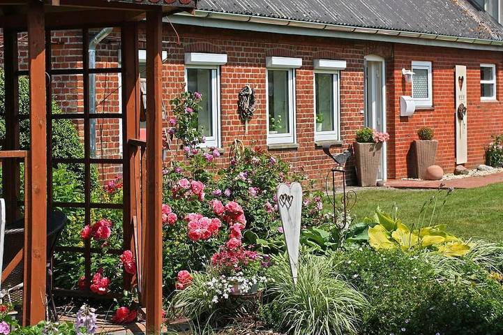 Ferienhaus für 4 Personen, mit Terrasse und Sauna in Uphusum
