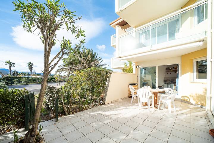 Appartement de vacances pour 8 personnes, avec jardin ainsi que terrasse et piscine