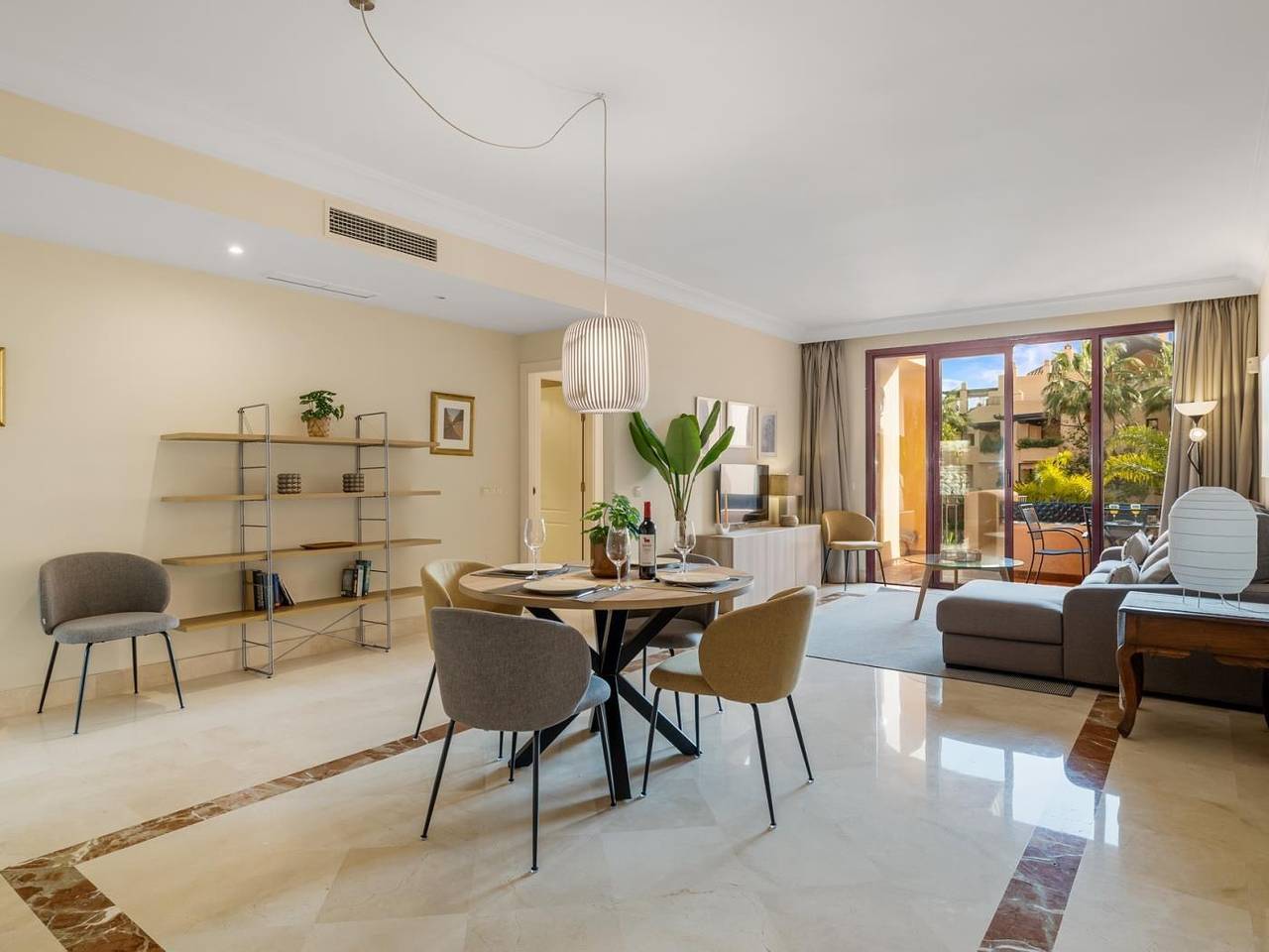 Apartamento vacacional entero, Apartamento en primera línea de playa | Bahía Alcántara 6.1.1 in San Pedro Alcántara, Marbella