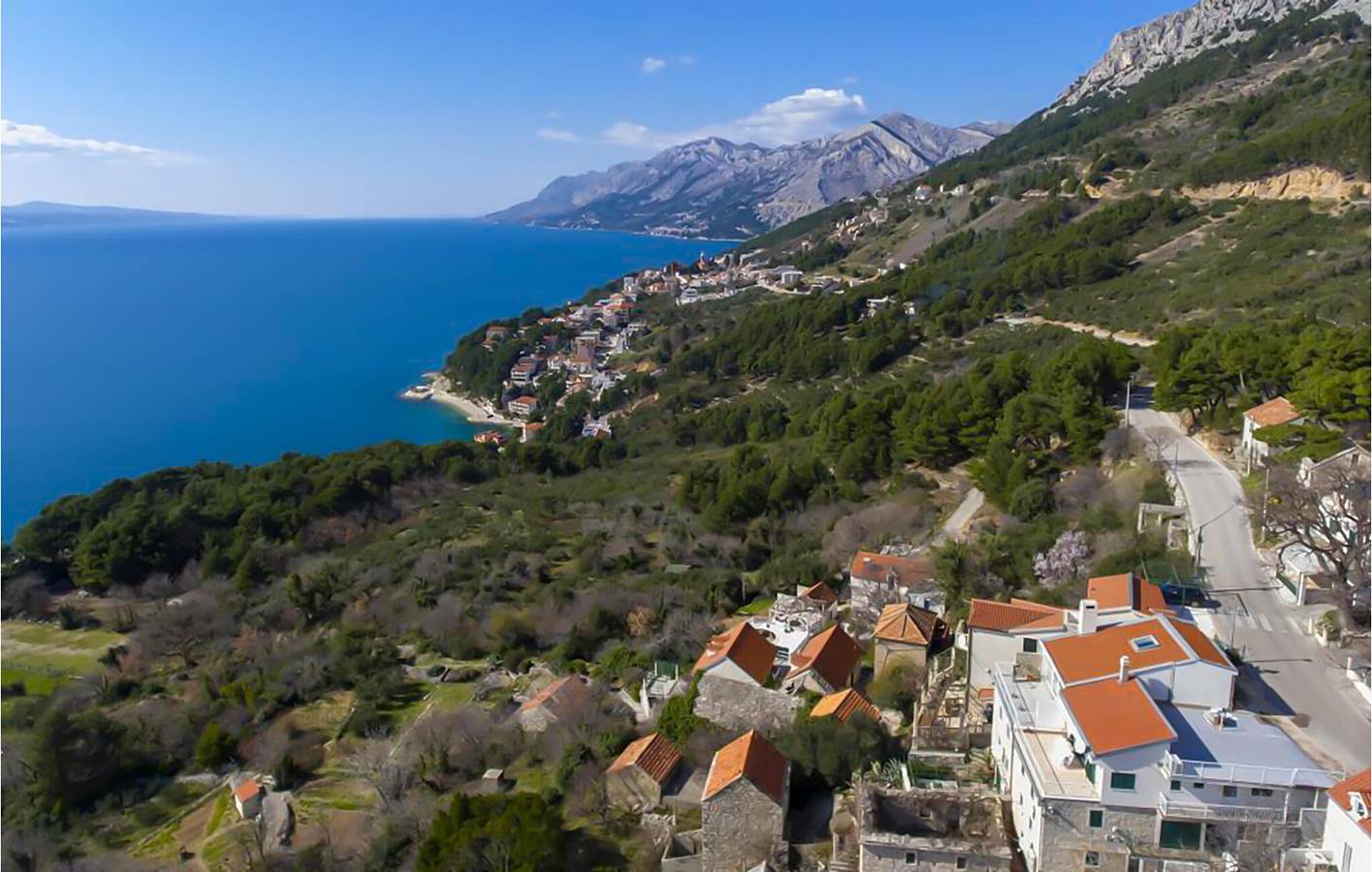 Ganze Ferienwohnung, Apartment mit Meerblick, Wifi, AC, Parkplatz und Terrasse - 2km zum Strand in Brela, Makarska Riviera