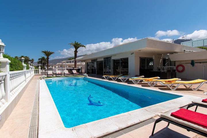Villa voor 10 personen, with Balkon and Terras as well as Tuin and Zwembad in Costa Adeje