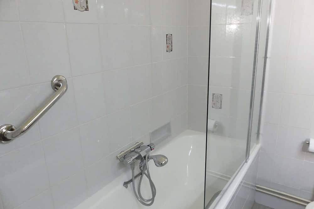 Apartamento entero, Le 130 - 1 bedroom - Wifi - near Parc Thermal - 2 people in Châtelguyon, Parque Natural Regional Volcans d'Auvergne