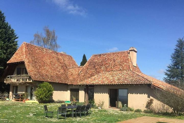 Location de vacances pour 12 personnes, avec Balcon et Jardin à Buros