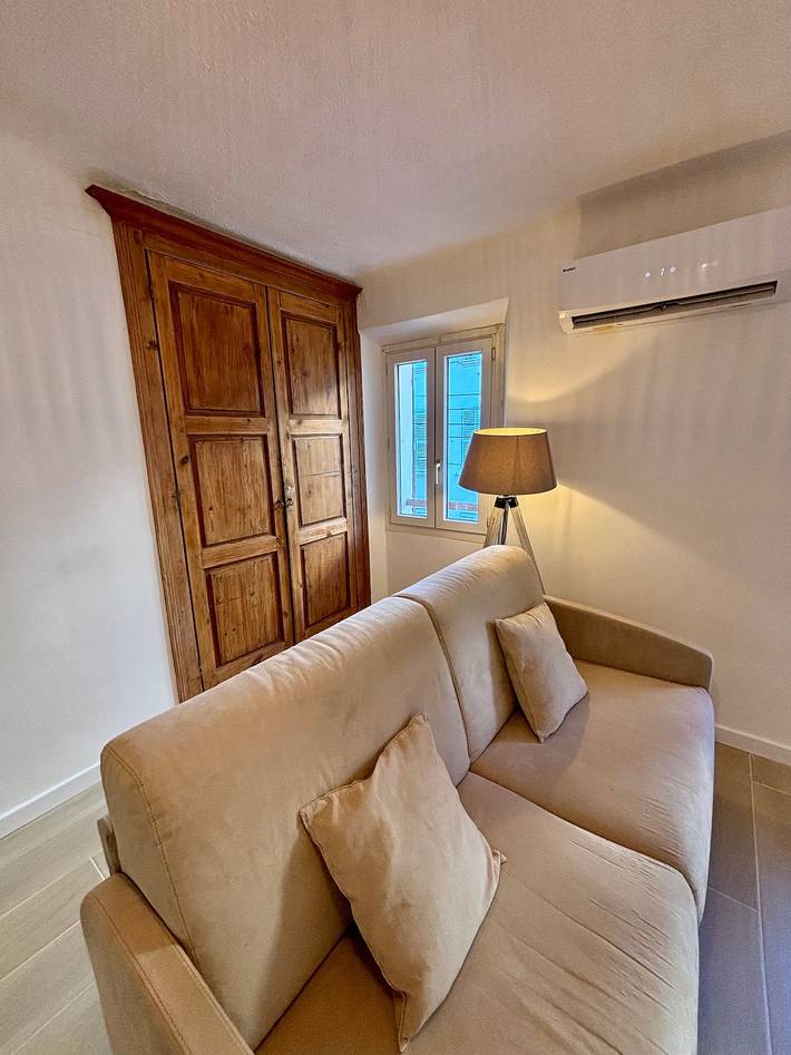 Entire apartment, Apartment in Mourillon, Toulon with Air Conditioning in Toulon, Mediterranean Coast (France)