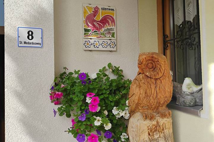 Ganze Wohnung, Bauernhof mit Kleintierhaltung, Streichelzoo,  Schnupperreiten ,schön gelegen  . in Tarsch, Latsch