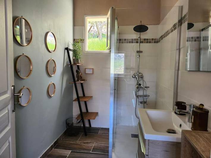 Location de vacances pour 6 personnes, avec vue ainsi que jardin et piscine, animaux acceptés à Lucéram - 3