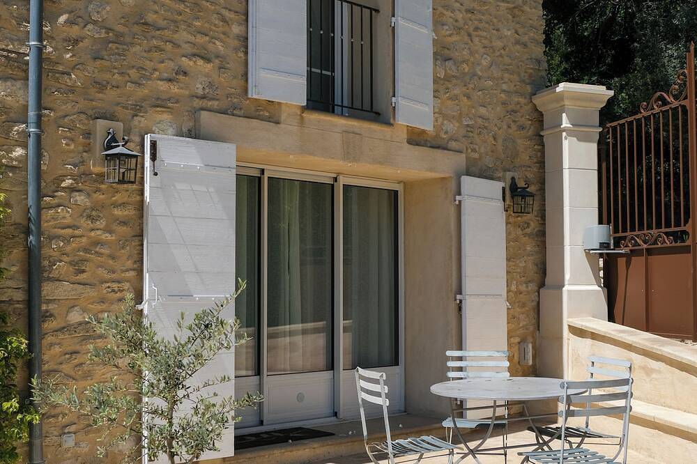 Magnifique Mazet en Pierre au Coeur de la Provence et de ses Collines in La Roque-sur-Pernes, Vaucluse
