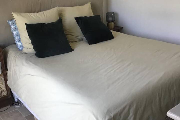 Location de vacances pour 6 personnes, avec terrasse ainsi que jardin et piscine, animaux acceptés à Valbonne - 3