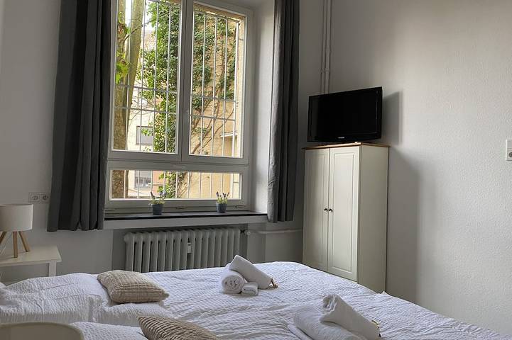 Appartement entier, Vacation Rental / Apartment for Workers in Solingen City, Across from Clemensgalerien in Solingen, Bergisches Land