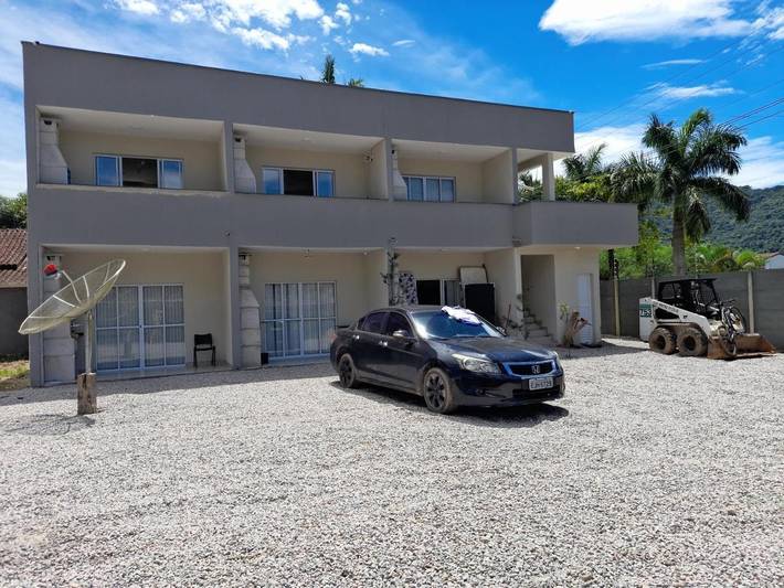 Casas e apartamentos de temporada para 4 pessoas, com jardim e vista em Lagoinha (Ubatuba)
