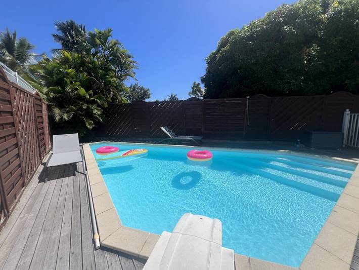 Villa pour 12 personnes, avec jacuzzi et terrasse ainsi que piscine et jardin en Guadeloupe - 3