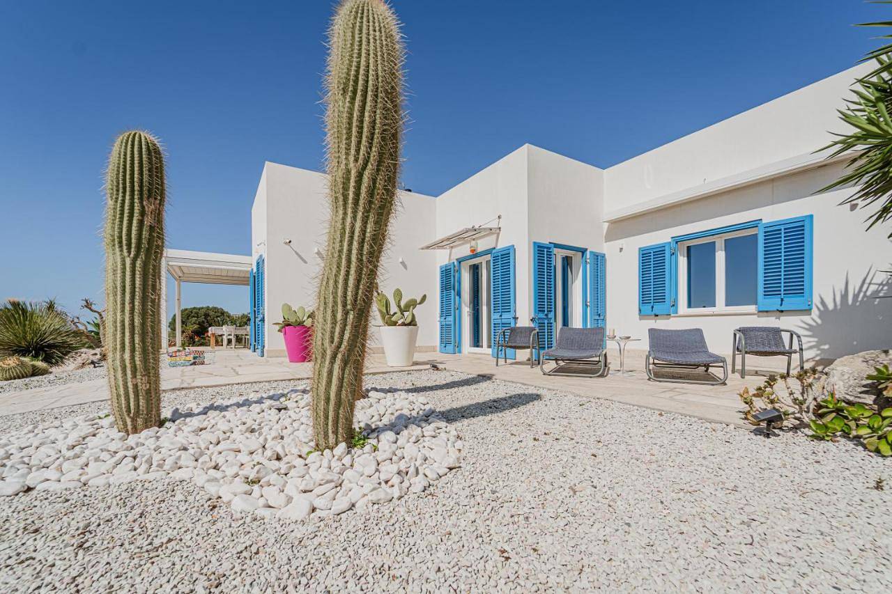 Villa Elisa, jacuzzi & sunset terrace in Favignana