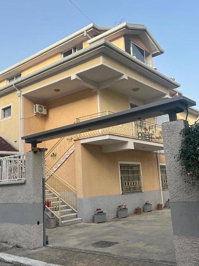 Maison d’hôte pour 2 personnes, avec Terrasse et Jardin dans Shkodër