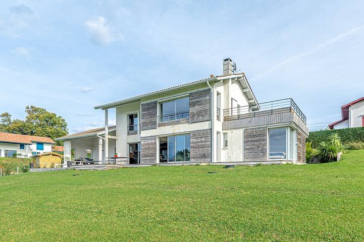 Ferienhaus für 8 Personen, mit Whirlpool und Garten sowie Balkon - 1