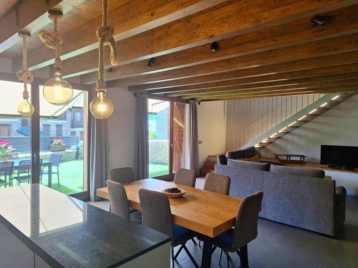 Apartamento para 6 personas, con vistas y jardín en Llivia