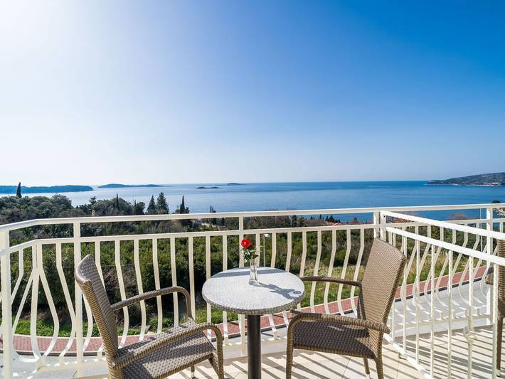 Ferienwohnung für 2 Personen, mit Pool und Balkon in Plat