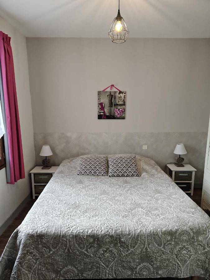Comfort Triple Room in Espalion, Parc naturel régional de l'Aubrac