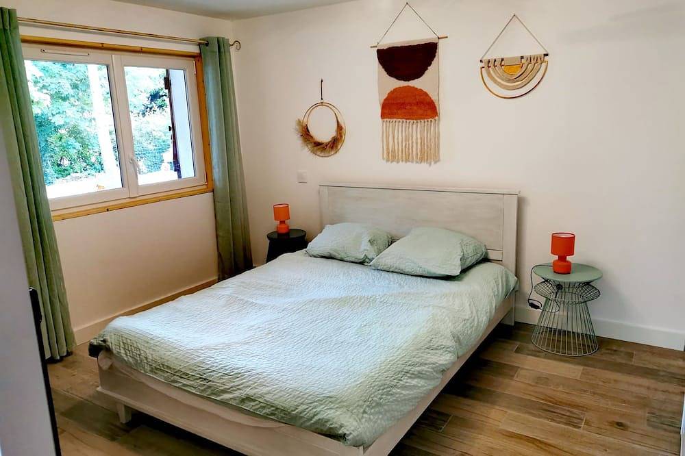 Rez de villa indépendant et son extérieur in Peypin, Côte méditerranéenne (France)
