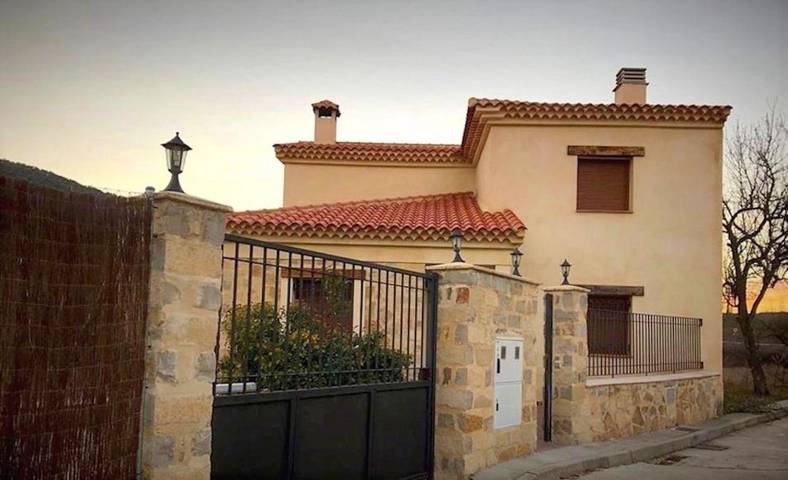 Casa de vacaciones para 10 personas, con jacuzzi además de jardín y piscina en Serranía de Cuenca - 4