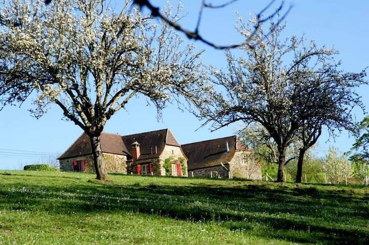 Gîte pour 4 personnes, avec jardin et jacuzzi