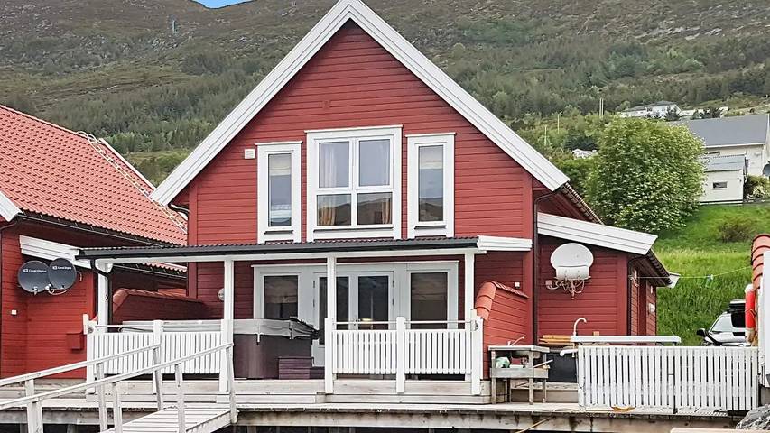 Ferienhaus für 7 Personen, mit Terrasse und Whirlpool in Gurskøy