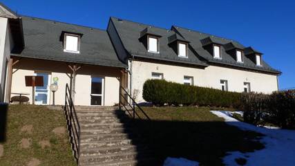 Gîte pour 2 personnes, avec terrasse ainsi que jardin et vue à Pailherols
