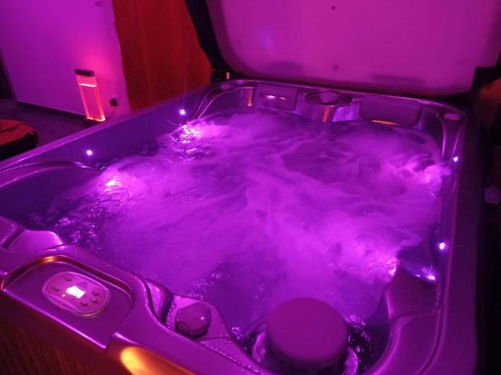 Hôtel pour 2 personnes, avec jacuzzi ainsi que sauna et terrasse dans Damprichard - 3