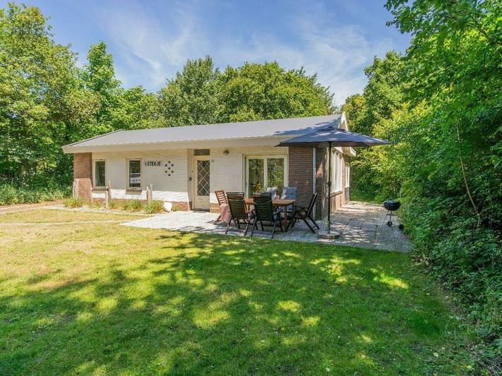 Bungalow voor 6 personen, met Terras en Tuin in Renesse