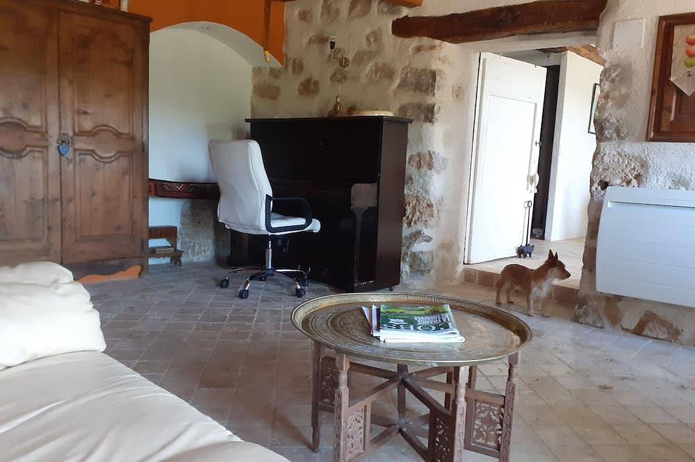 Authentic stone family housee in a Provence hamlet between Lorgues and Flayosc in Flayosc, Region de Draguignan