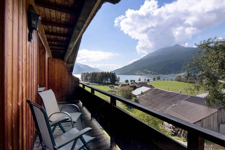 Appartement de vacances pour 4 personnes, avec Balcon et Vue sur le lac à Resia