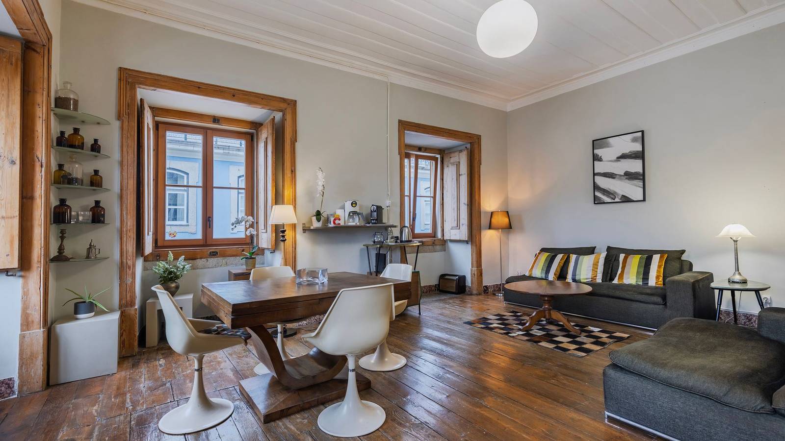 Entire apartment, Portuguese Charm Guesthouse by Lovelystay - Room 2 in Santa Justa, Santa Maria Maior