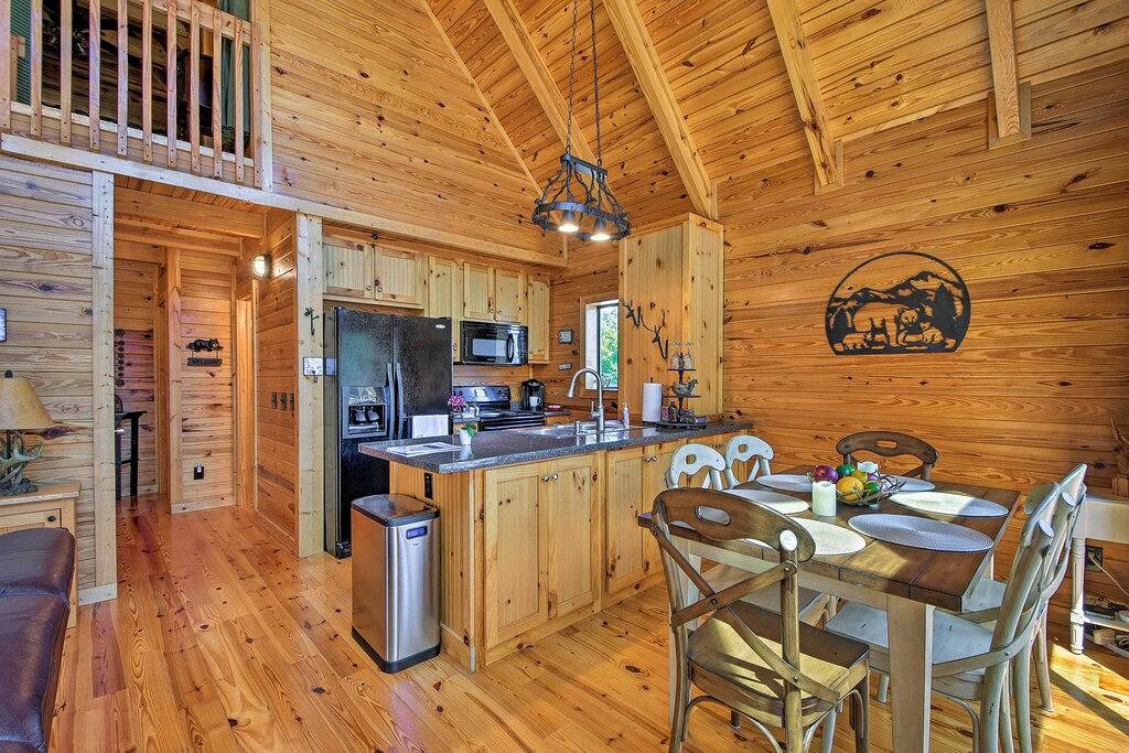 Lakefront Keowee Retreat mit Dock - in der Nähe von Clemson! in Fairview Shores SC, Lake Keowee