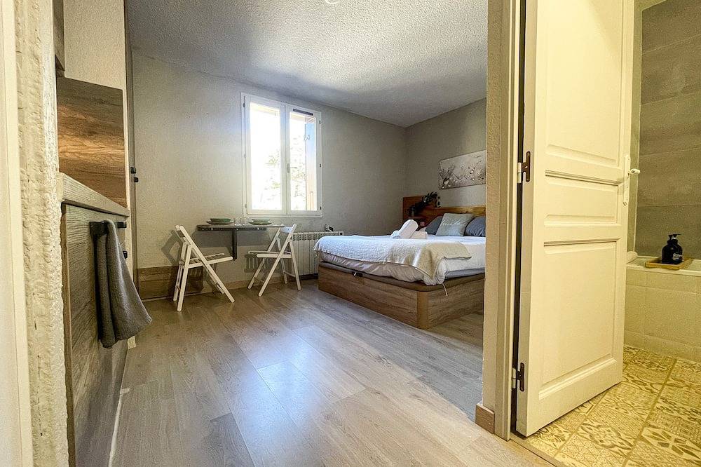 Entire apartment, Ideal flat for couples in Enveitg in Enveitg, Prades region