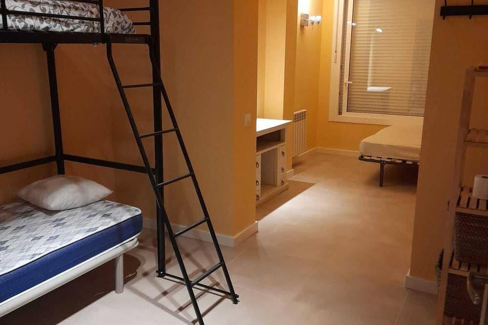 Entire apartment, The beautiful house in Urbanizacion Montcabrer, Cabrils