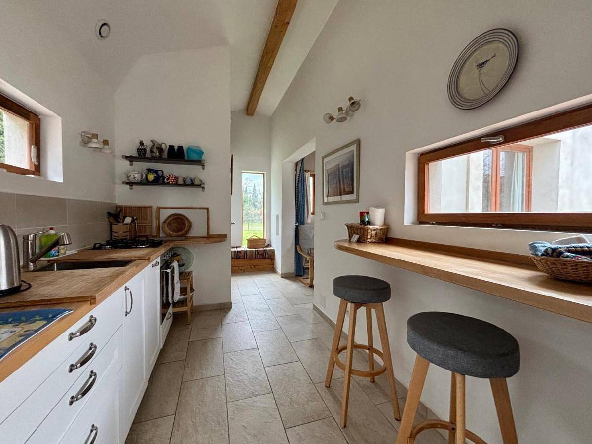 Lodge with private pool surrounded by vineyards in Azille, Région de Carcassonne