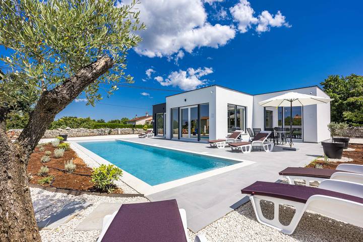 Villa für 6 Personen mit Garten in Svetvinčenat, Zentralistrien